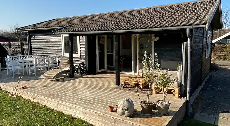 Skønt sommerhus med havudsigt og stor terrasse