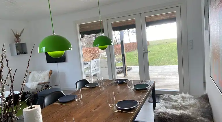 Skønt sommerhus med havudsigt og stor terrasse