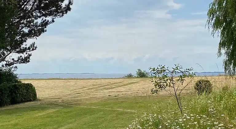 Skønt sommerhus med havudsigt og stor terrasse