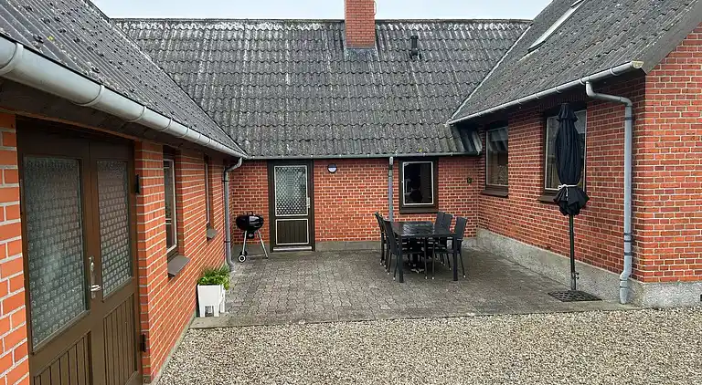 Rummeligt feriehus tæt på badestrand