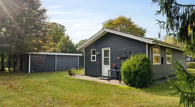 Hyggeligt sommerhus tæt på stranden