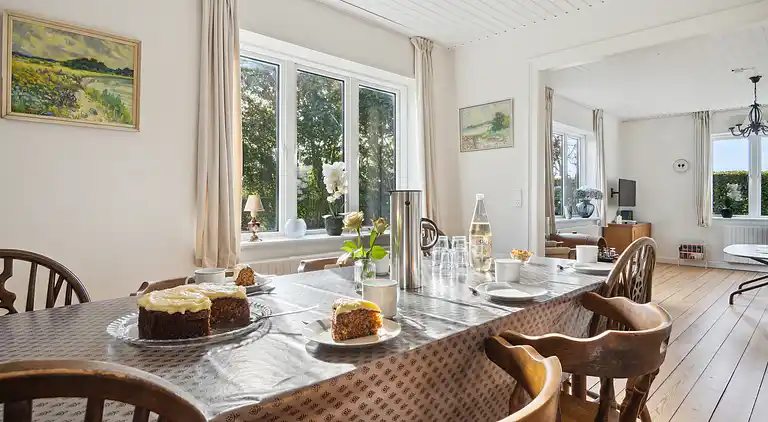 Nyrenoveret bolig i landlig idyl og tæt på strand