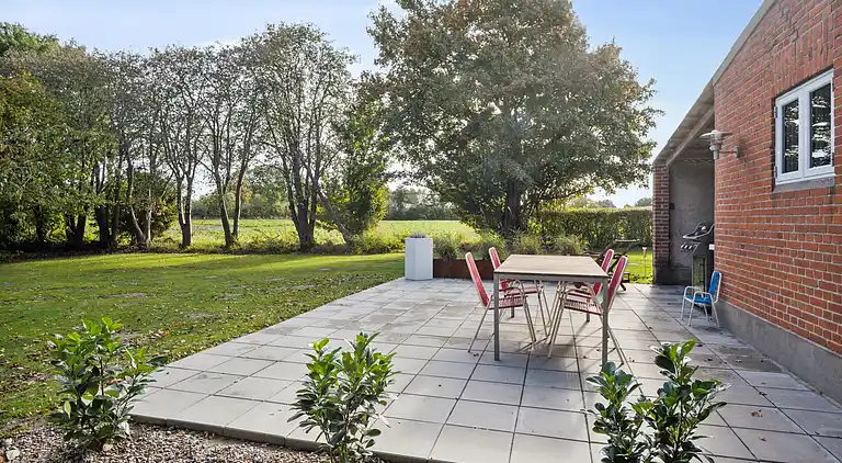 Nyrenoveret bolig i landlig idyl og tæt på strand