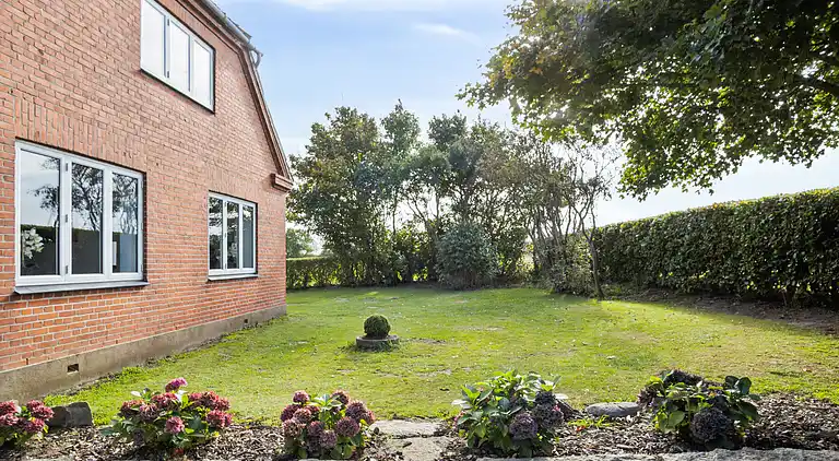 Nyrenoveret bolig i landlig idyl og tæt på strand