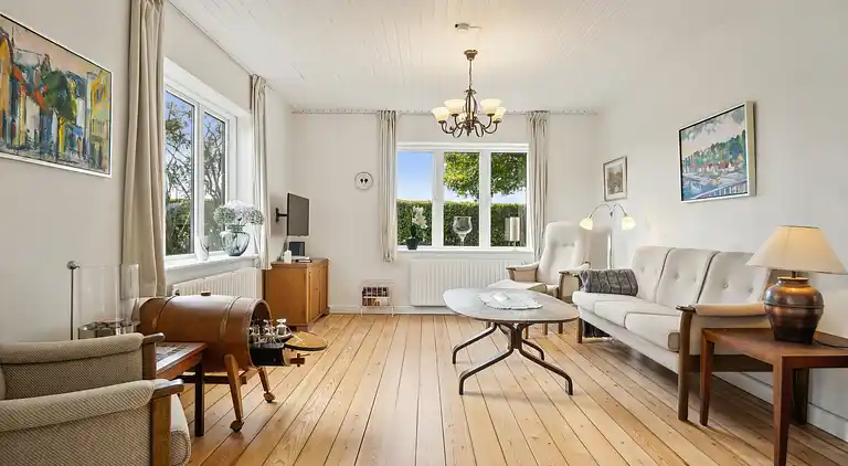 Nyrenoveret bolig i landlig idyl og tæt på strand