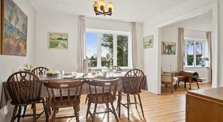 Nyrenoveret bolig i landlig idyl og tæt på strand