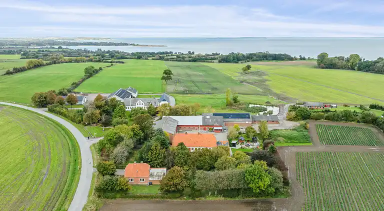 Landidyl med vildmarksbad, sauna og aktivitetsrum