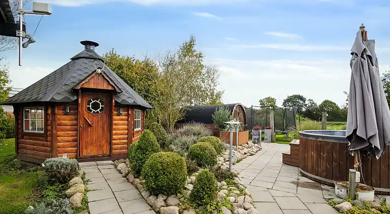 Landidyl med vildmarksbad, sauna og aktivitetsrum