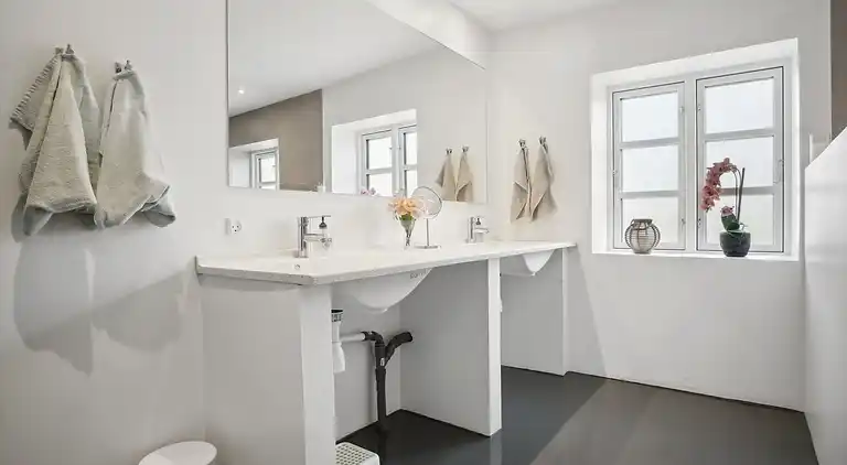 Landidyl med vildmarksbad, sauna og aktivitetsrum