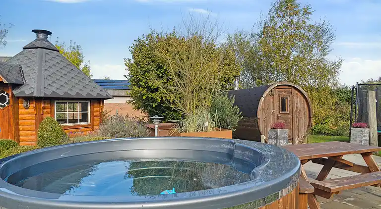 Landidyl med vildmarksbad, sauna og aktivitetsrum