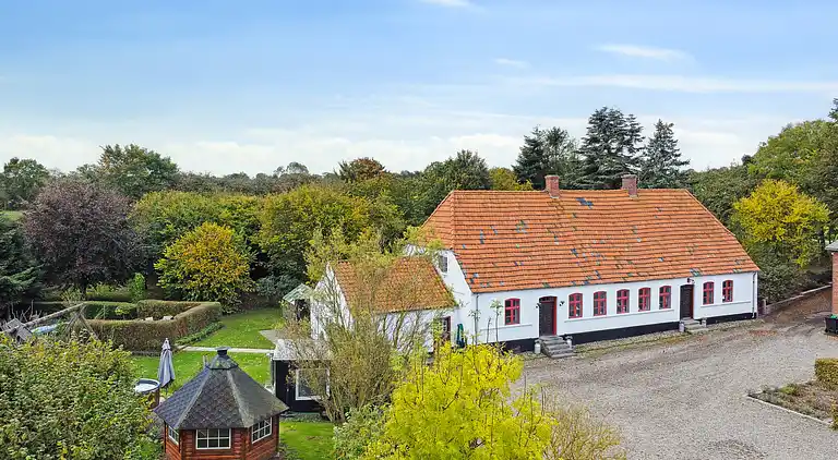 Landidyl med vildmarksbad, sauna og aktivitetsrum