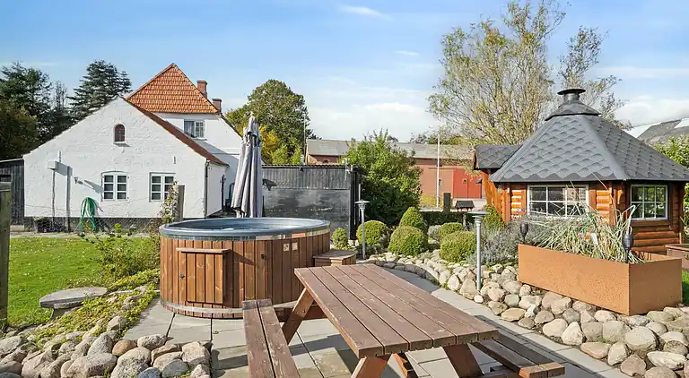 Landidyl med vildmarksbad, sauna og aktivitetsrum