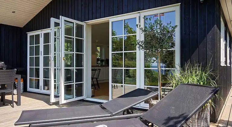 Sommerhus fra  2021, beliggende i første række til havet