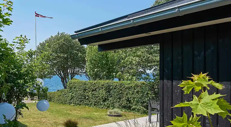Sommerhus fra  2021, beliggende i første række til havet