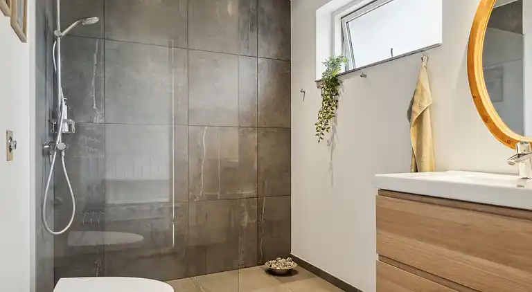 Neues Ferienhaus in Strandnähe