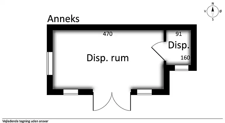 Sommerhus og anneks omringet af natur