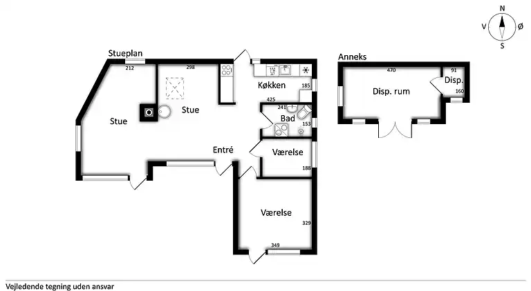Sommerhus og anneks omringet af natur