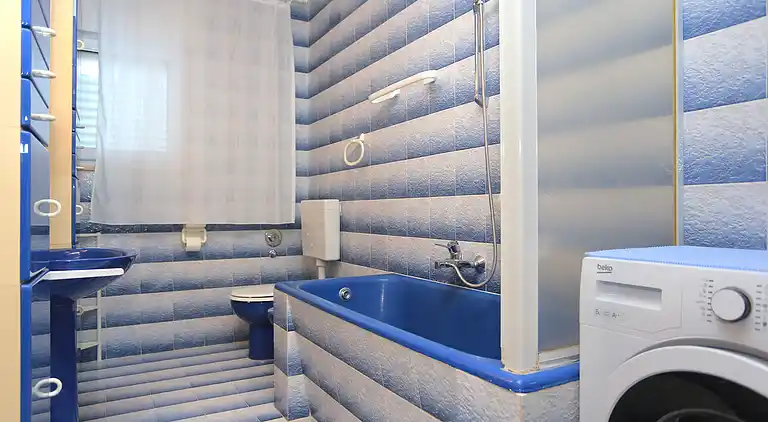 Four-bedroom apartment with balcony Podstrana, Split