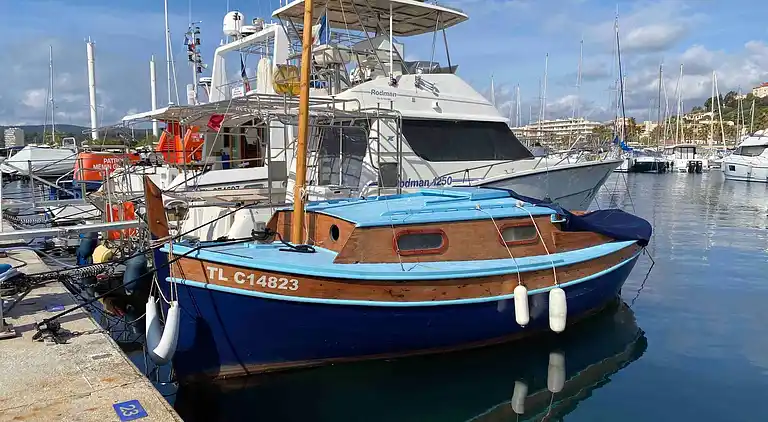 Bikini, eine Wohnung in der Nähe des Platzes