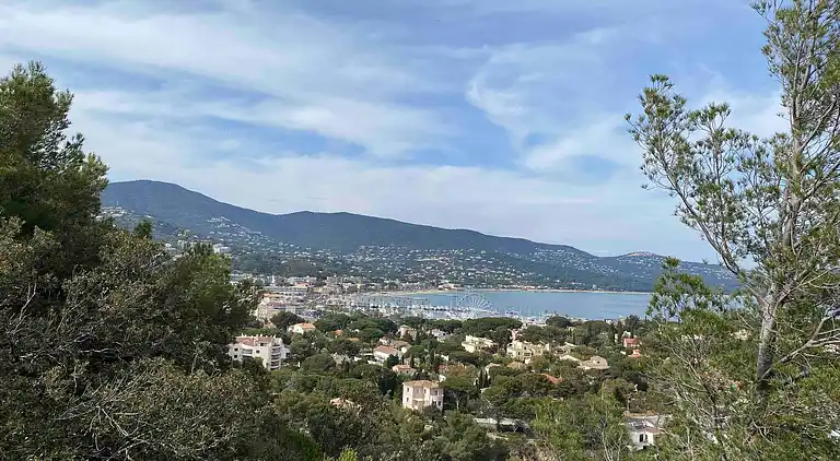 Bikini, eine Wohnung in der Nähe des Platzes