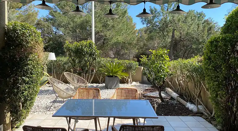 Bikini, eine Wohnung in der Nähe des Platzes