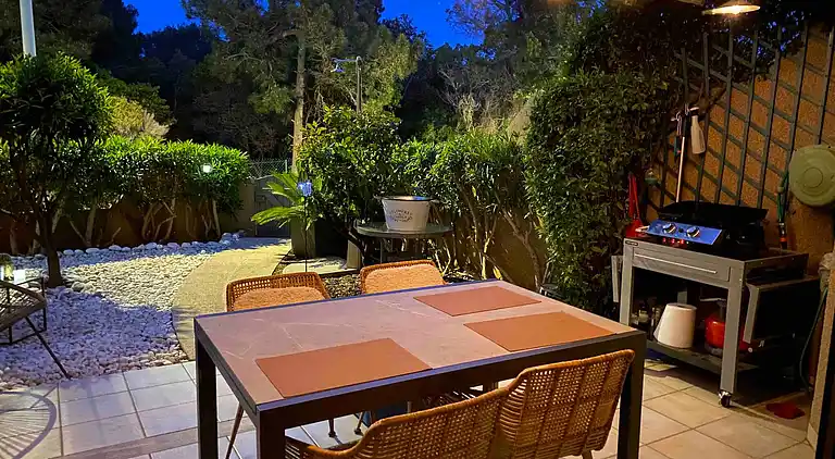 Bikini, eine Wohnung in der Nähe des Platzes