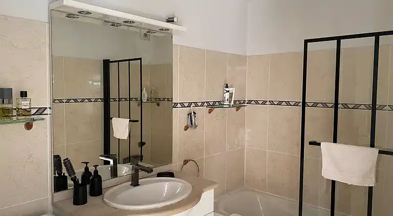 Bikini, eine Wohnung in der Nähe des Platzes