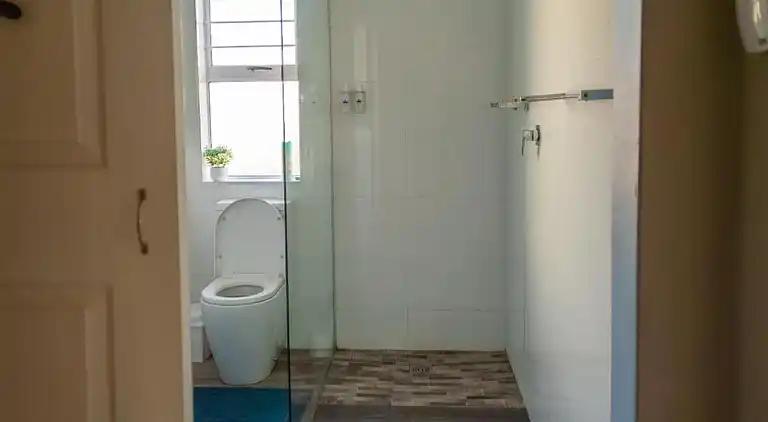 25 ON Main Struisbaai