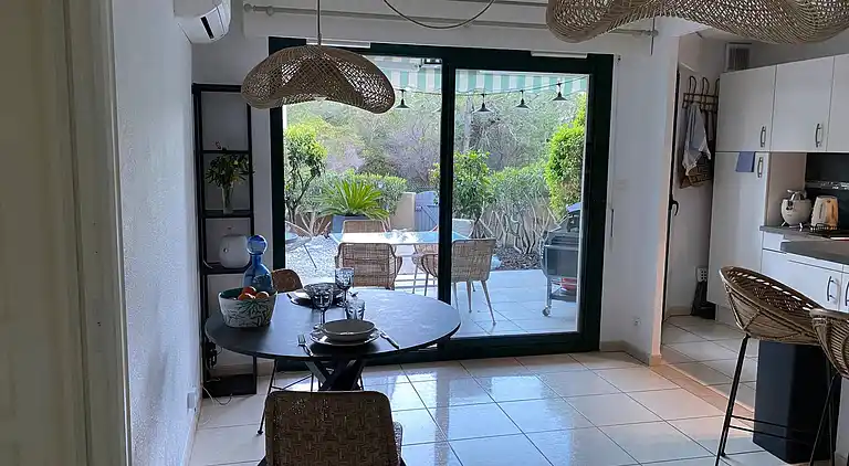 Bikini, eine Wohnung in der Nähe des Platzes