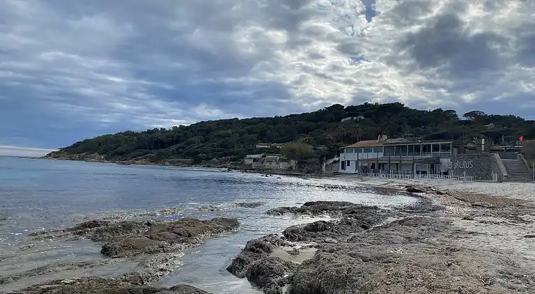 Bikini, eine Wohnung in der Nähe des Platzes