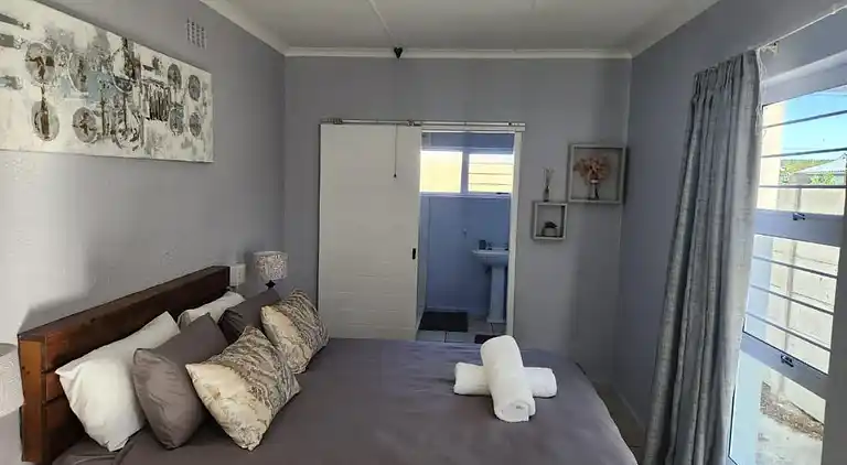 25 ON Main Struisbaai