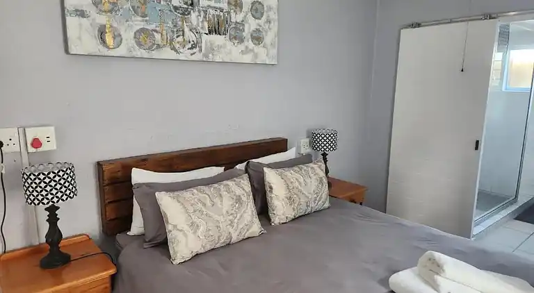 25 ON Main Struisbaai