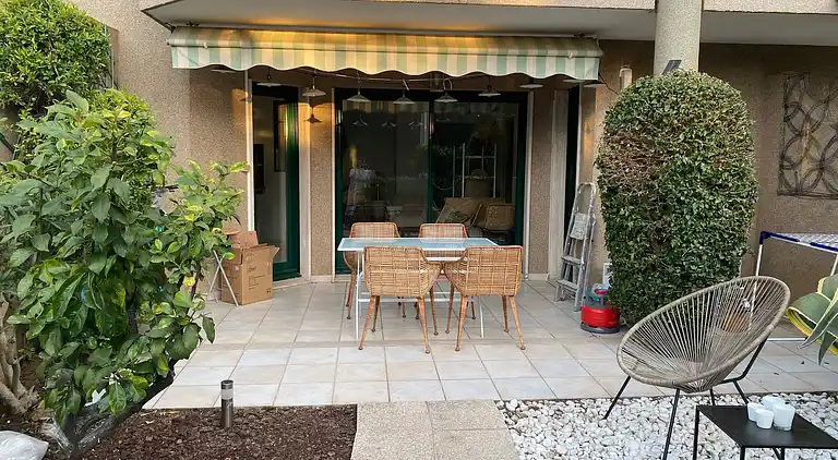 Bikini, eine Wohnung in der Nähe des Platzes