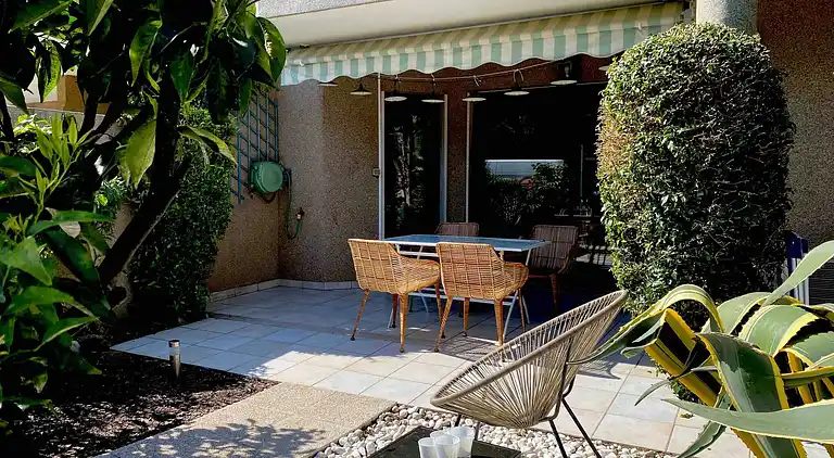 Bikini, eine Wohnung in der Nähe des Platzes