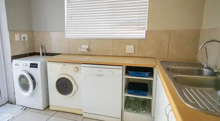 25 ON Main Struisbaai