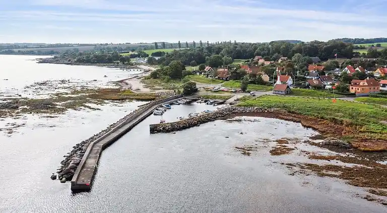 Skønt beliggende fritidshus i Melsted, Gudhjem