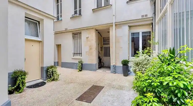 Apartment in Arts-et-Métiers