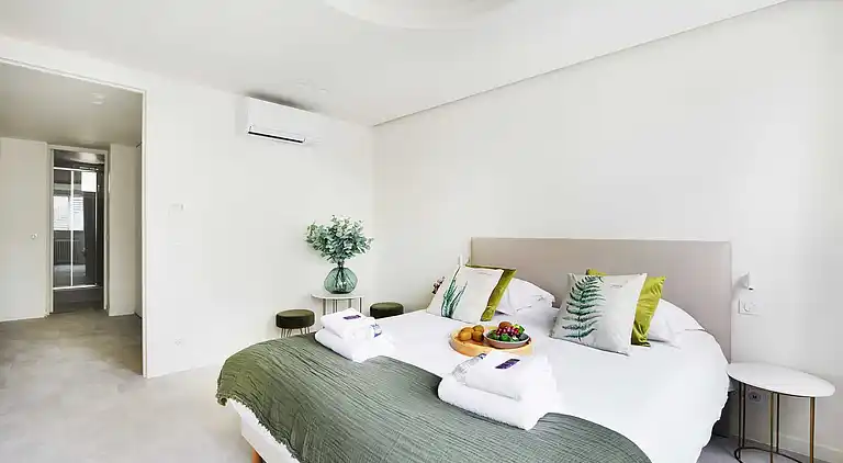 Apartment in Saint-Philippe-du-Roule