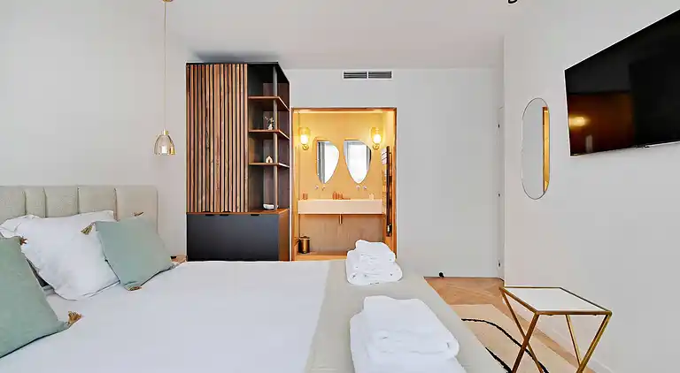 Apartment in Saint-Philippe-du-Roule