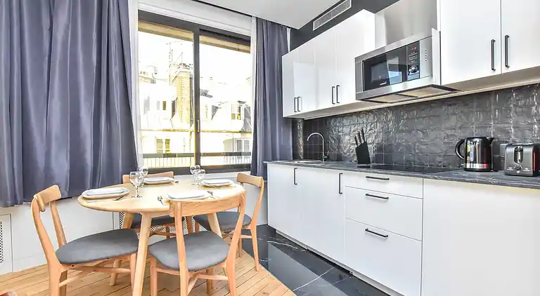 Apartment in Chaussée-d'Antin