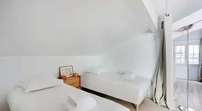 Apartment in Porte-Saint-Martin