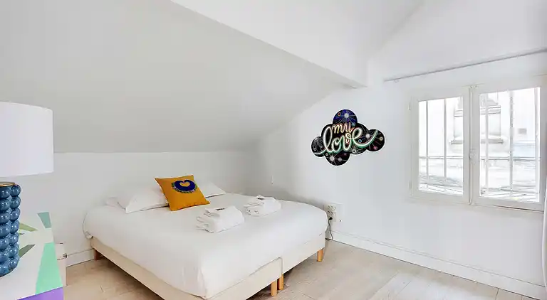 Apartment in Porte-Saint-Martin