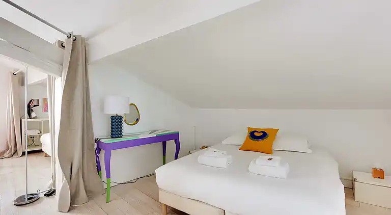 Apartment in Porte-Saint-Martin
