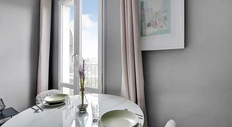 Apartment in Porte-Saint-Martin