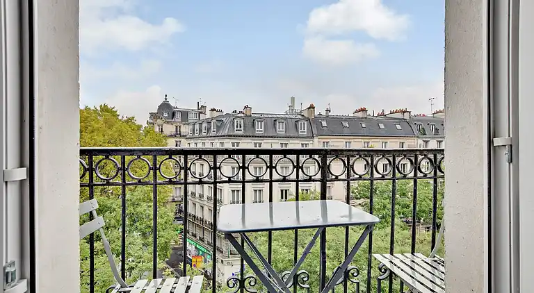 Apartment in Porte-Saint-Martin