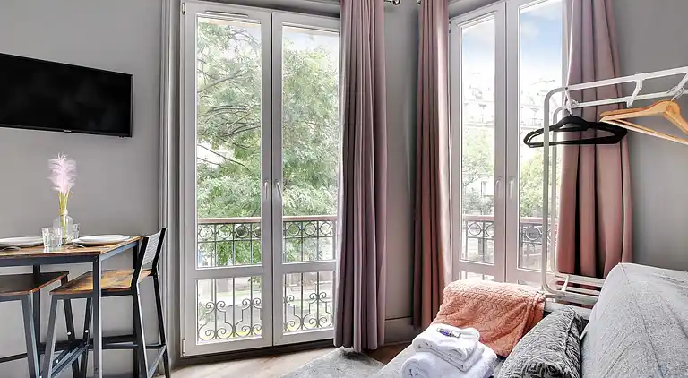 Apartment in Porte-Saint-Martin