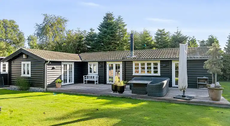 Charmerende bjælkehus tæt på vandet