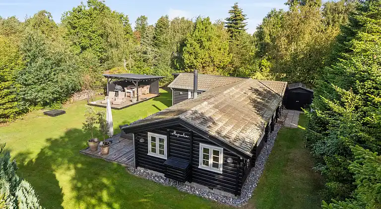 Charmerende bjælkehus tæt på vandet