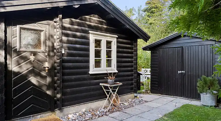 Charmerende bjælkehus tæt på vandet