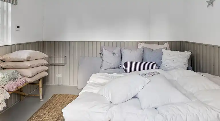 Charmerende bjælkehus tæt på vandet